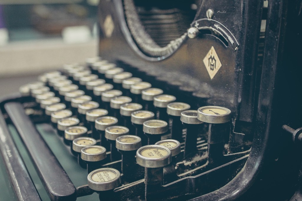 vintage-technology-keyboard-old